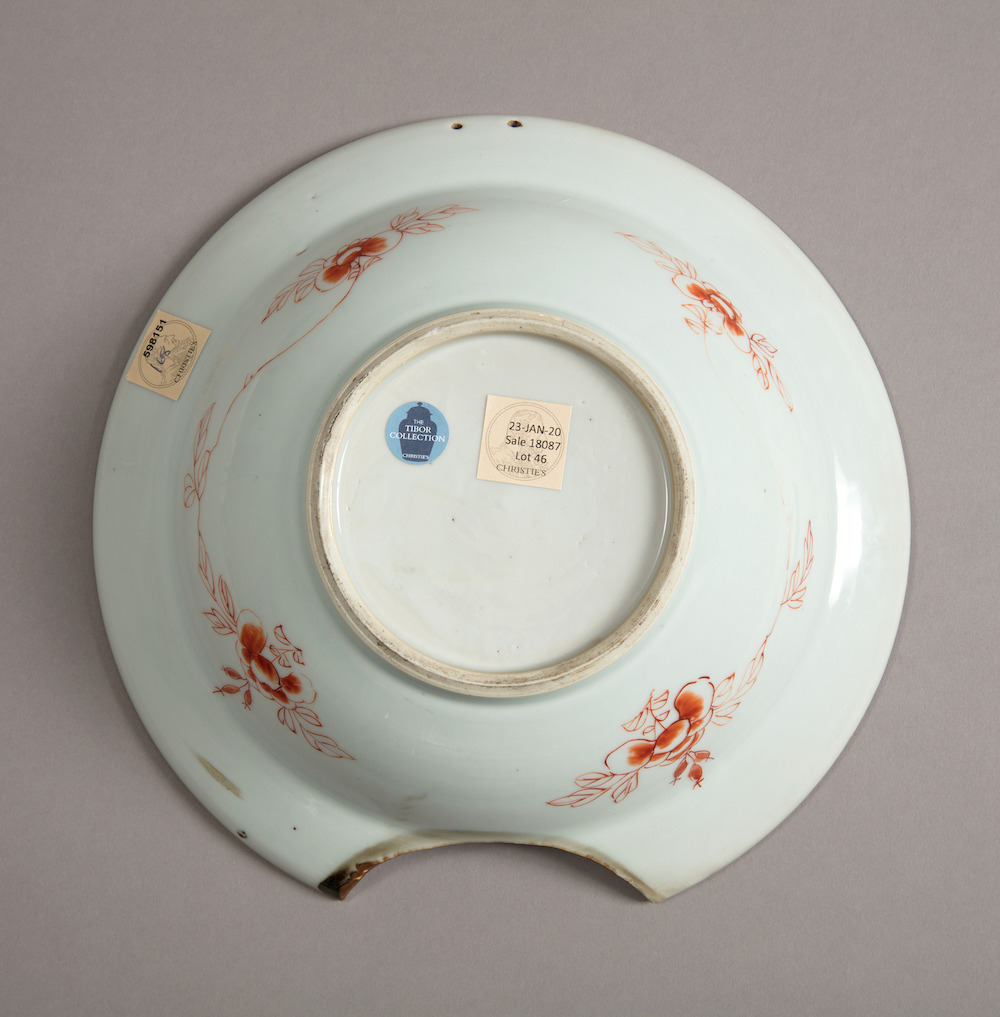 Bottom view of the Chinese Imari shaving basin revealing delicate florals, gilding around the rim, and two small holes used for display and other functions. Chinese Imari Shaving Basin (for the Mexican Market). Cooper Hewitt Smithsonian Design Museum, New York, 2020.
